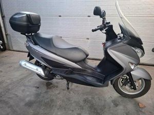 ② SUZUKI BURGMAN 125 CC. 1887 KM.