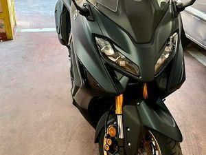 ÉCHANGE YAMAHA T-MAX 560 TECH MAX DARK CONTRE A45 / MACAN 3.0
