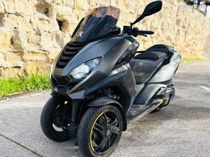 SCOOTER PEUGEOT MÉTROPOLIS GT