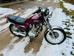 SUZUKI GR650X MOTORRAD - KLASSIKER IN ROT