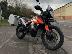 ② KTM 790 ADVENTURE SHOWROOM