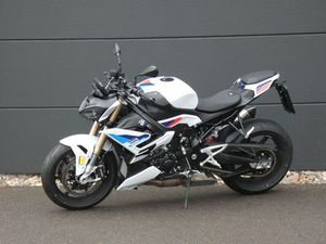 BMW S 1000 R M-PAKET WERKSMOTORRAD