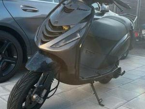 ZEER MOOIE PIAGGIO ZIP 172CC RUILEN VESPA SPRINT FULL OPTION — SCOOTERS | VESPA — MARKTPLAATS