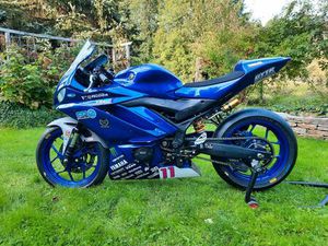 YAMAHA YZF-R3 - STURZFREIES RENNMOTORRAD