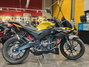 APRILIA TUONO 125 ABS 2025 125 CM3 | MOTO ROADSTER | 151 KM | JAUNE | 69530 BRIGNAIS