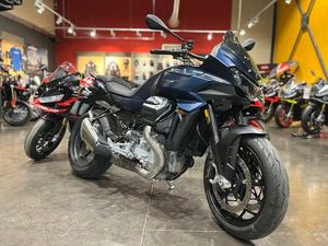 MOTO GUZZI V100 MANDELLO 2025 1000 CM3 | MOTO ROADSTER | 1 400 KM | BLEU | 69530 BRIGNAIS