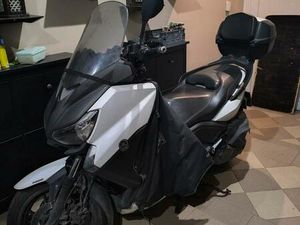② YAMAHA XMAX 400