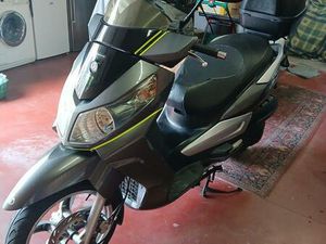 ② IK VERKOOP MIJN MOTOSCOOTER ONDAT IK ER NIET VEEL MEE RIJD