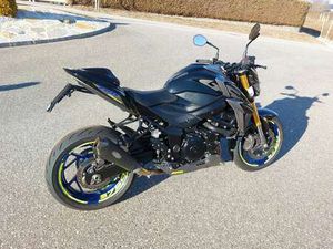 SUZUKI GSX -S750 NAKED BIKE