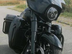 HARLEY DAVIDSON STREET GLIDE SPECIAL 5HD MIT JEKILL AND HYDE