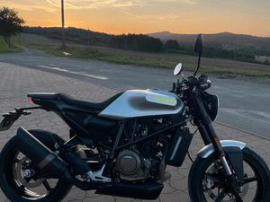 HUSQVARNA VITPILEN 701 NAKED BIKE (LENKERERHÖHUNG) - TOP ZUSTAND