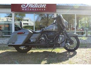 ② HARLEY-DAVIDSON STREET GLIDE FLHXS