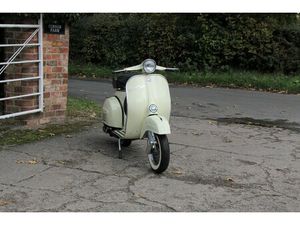 1967 VESPA 150 SUPER - BEAUTIFUL EXAMPLE A VENDRE