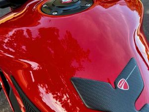 DUCATI STREETFIGHTER V2 NEUZUSTAND + ZUBEHÖR 3.000€!