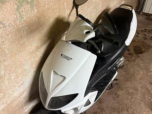 PEUGEOT SPEEDFIGHT 100 CCM ROLLER - MOTOR LÄUFT