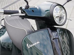 VESPA GTS 125 RACING GREEN