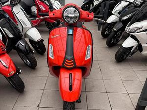 VESPA GTS 125 SUPER SPORT AKRAPOVIC