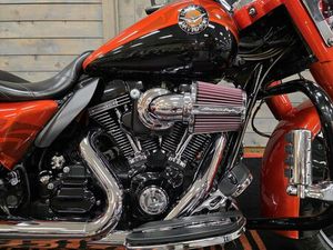 2014 HARLEY-DAVIDSON® FLHRSE - CVO™ ROAD KING®