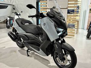 YAMAHA XMAX 300 TECH MAX +