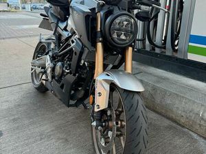 HONDA CB125R - 6.000 KM - ALLE SERVICES BEI HONDA