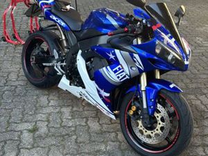 YAMAHA R1