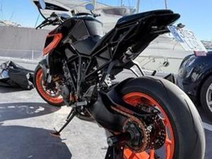 KTM - SUPERDUKE 1290 R