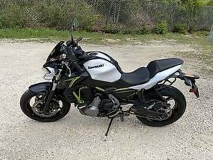 KAWASAKI Z650, 2018 COMME NEUVE! BRIDÉE 35 KW, 30'000 KM