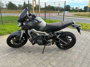 YAMAHA MT-09