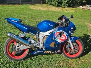 YAMAHA R6