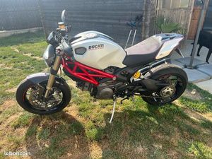 DUCATTI MONSTER 1100 EVO