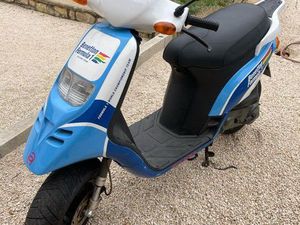 SCOOTER PIAGGIO TYPHOON SÉRIE SPÉCIALE BENETTON SCOOTER COLLECTOR EN TB ÉTAT