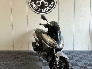 APRILIA SXR 50CM3 4T REGLEMENT POSSIBLE EN 4-10 FOIS PAR CARTE BANCAIRE - LIVRAISON POSSIBLE