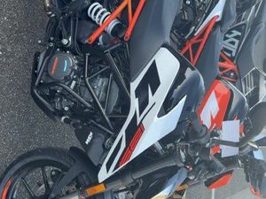 VEND MOTO KTM DUKE