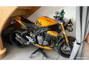 TRIUMPH SPEED TRIPLE 1200 RS