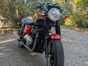 TRIUMPH BONNEVILLE SE