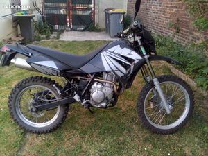MOTO A VENDRE BONNE ÉTAT ET CT OK