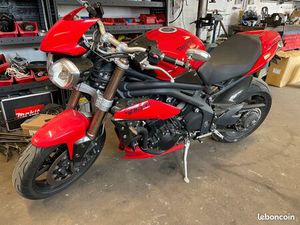 TRIUMPH SPEED TRIPLE 1050