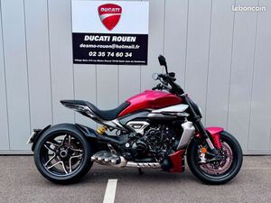 DUCATI XDIAVEL V4 AVEC LIGNE AKRAPOVIC