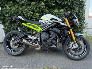 TRIUMPH STREET TRIPLE 765 RS MOTO2