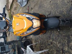 SCOOTER 50 CC PEUGEOT À ÉCHANGER CONTRE 50 CC MOTO