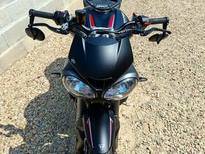 TRIUMPH STREET TRIPLE 765 RS