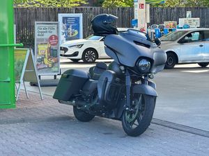 HARLEY-DAVIDSON STREET GLIDE *JEKILL & HYDE/X-PIPE/RESERVERADIO*