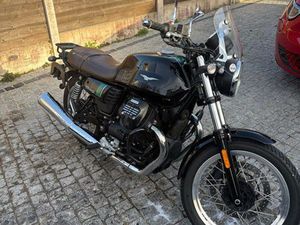 MOTO GUZZI V7