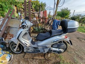 PIAGGIO BEVERLY 500 →
