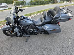 HARLEY-DAVIDSON TOURING