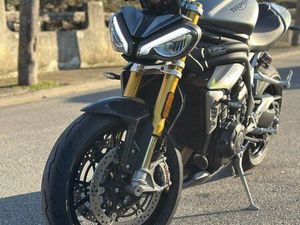 TRIUMPH SPEED TRIPLE 1200 RS 2022