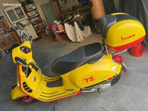 VESPA GTS SUPER SPORT