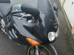 A VENDRE MOTO 750 GSXF 58600 KM DANS L ETAT