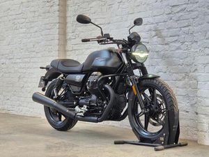 ② ÉDITION ANNIVERSAIRE DE LA MOTO GUZZI V7 STONE @MOTOMOBILIA