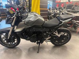 HONDA - CB 750 HORNET